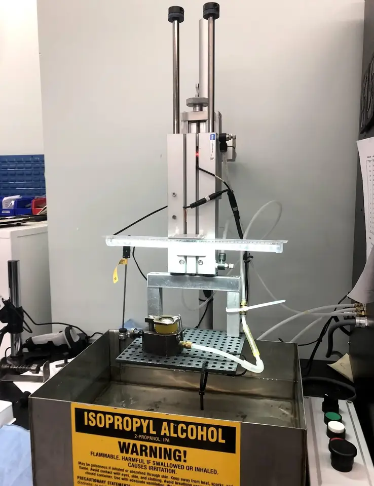 Bubble-point test equipment used to characterize porous materials.